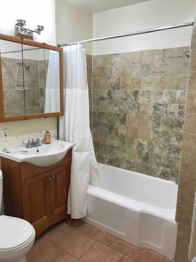 Building Photo - 479 Landfair Ave