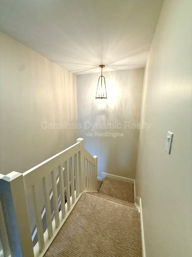 Building Photo - 8811 Roseton Ln