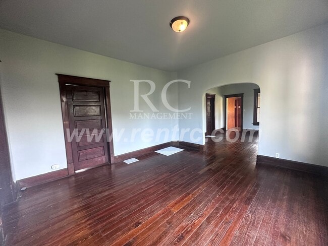 Building Photo - 6 National-