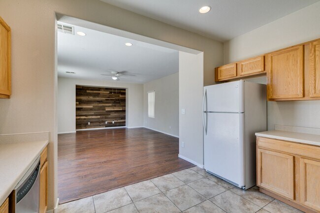 Building Photo - Large home near Aliante*Close to area schools and shopping centers*
