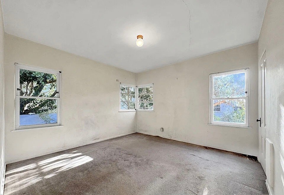 Building Photo - 844 25th St