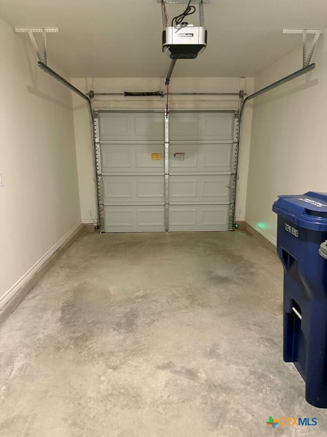 Building Photo - 1125 Lindsey Dr