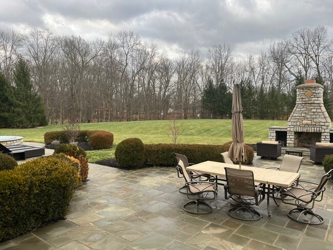 Building Photo - 9020 Whisperinghill Dr