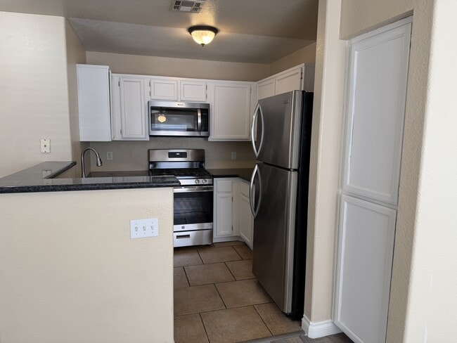 Building Photo - 350 S Durango Dr