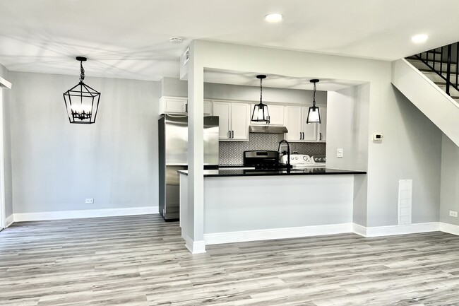 Building Photo - 1594 Cornell Cir
