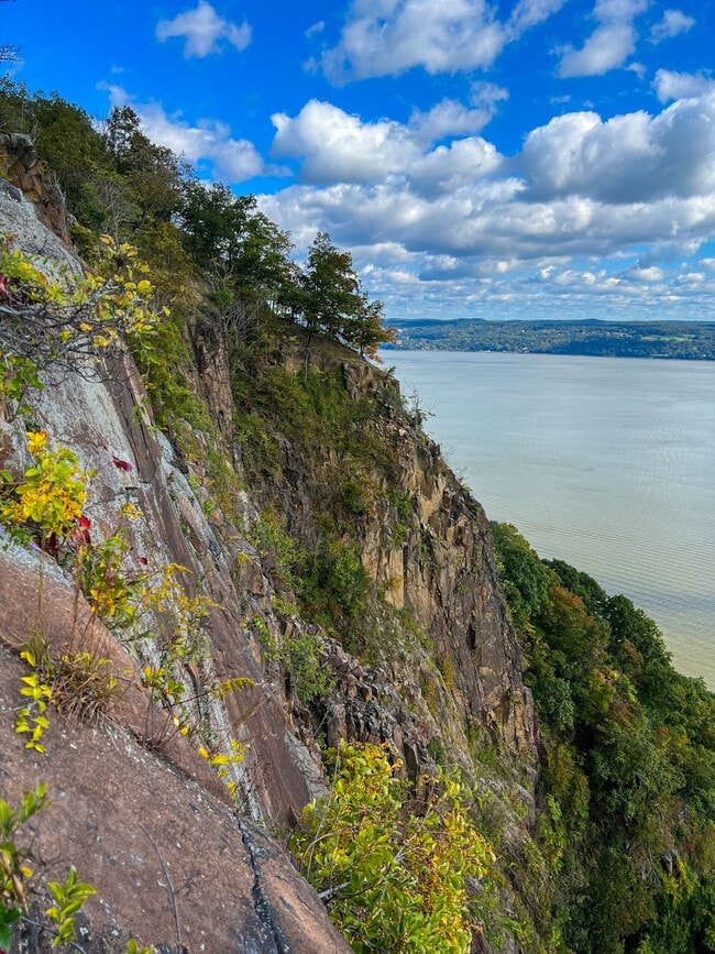 Building Photo - 30 US-9W