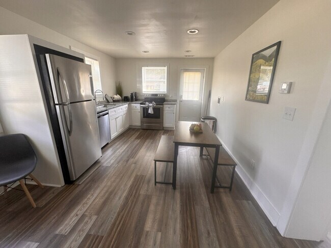 Building Photo - 408 Cedar Lane Rd