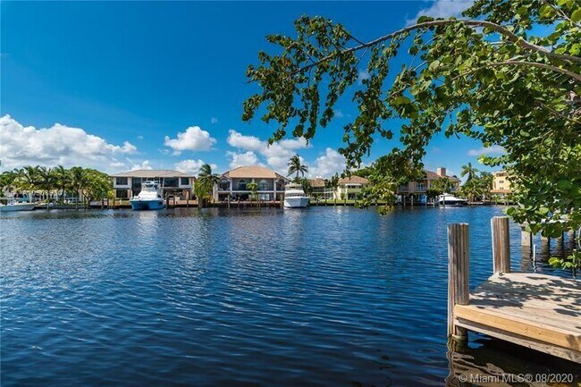 Building Photo - 1223 Seminole Dr