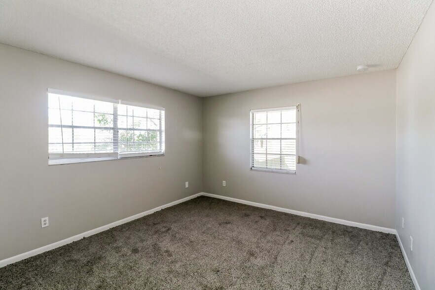 Building Photo - 5105 Chamber Ct