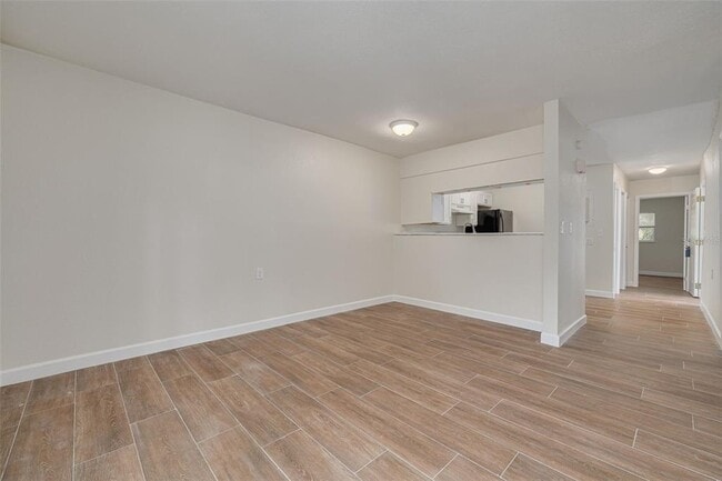 Building Photo - 7116-7120 Oakwood Dr