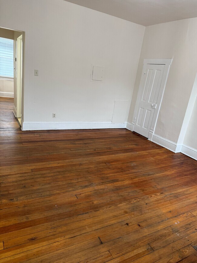 Building Photo - 1020 Jamison Ave SE