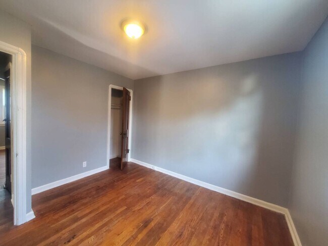 Building Photo - 3243 W 115th St