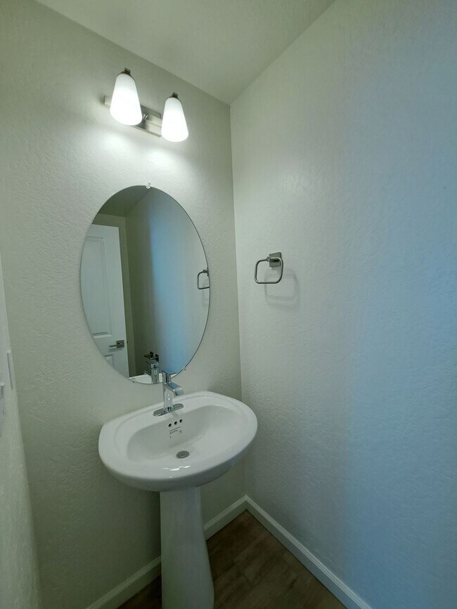 Building Photo - Modern 3-Bedroom Home in the Exclusive Elev8ions Neighborhood of Clovis!