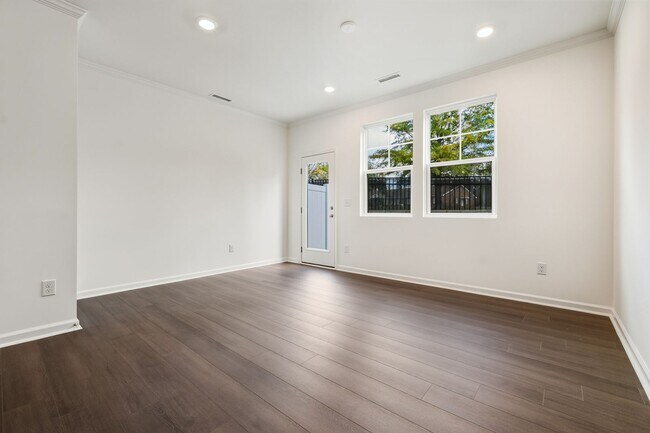 Building Photo - New Build Just Minutes to North Hills & Downtown!