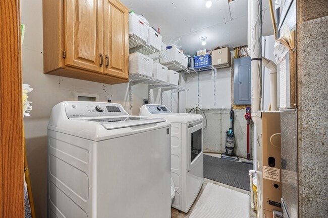 Building Photo - *RENT SPECIAL* Spacious & Stylish 4-Bedroo...