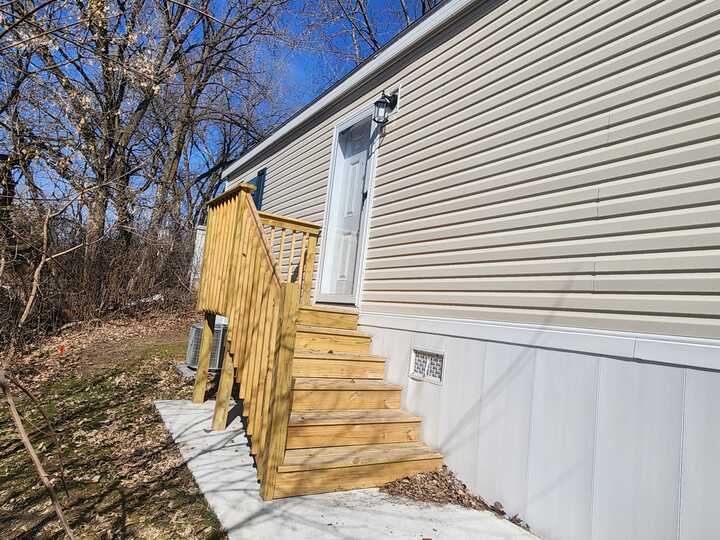 Building Photo - 16 Thomas Ln