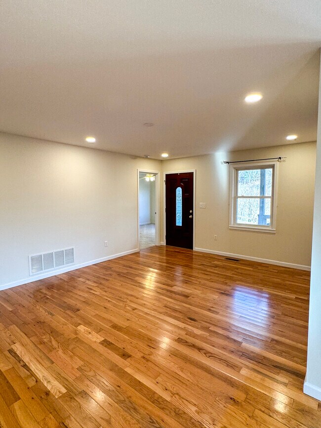 Building Photo - 74 Lockes Way