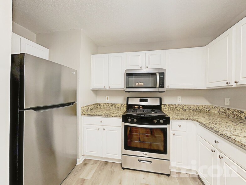 Building Photo - 430 Pebble Blvd