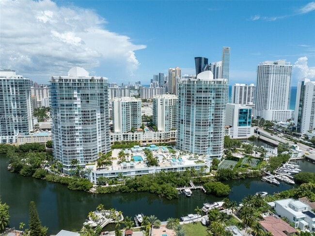 Building Photo - 16500 Collins Ave