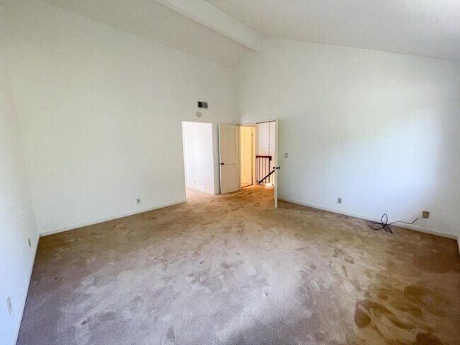 Building Photo - Castro Valley Home in Columbia