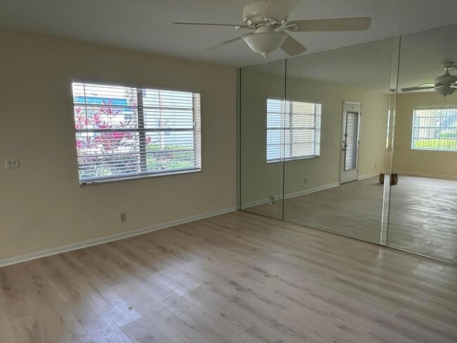 Building Photo - 548 Normandy Ln