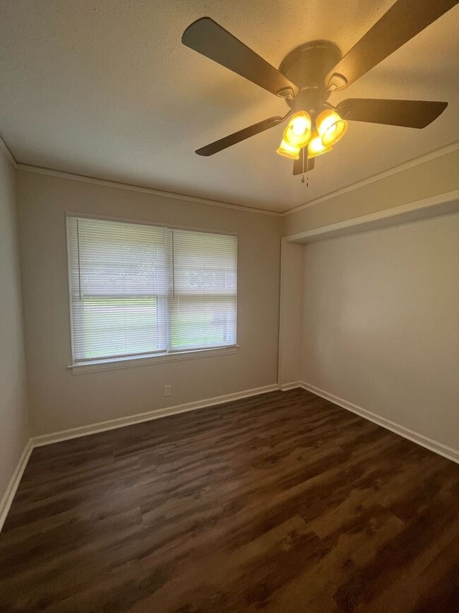 Building Photo - 3825 Fairfield Dr