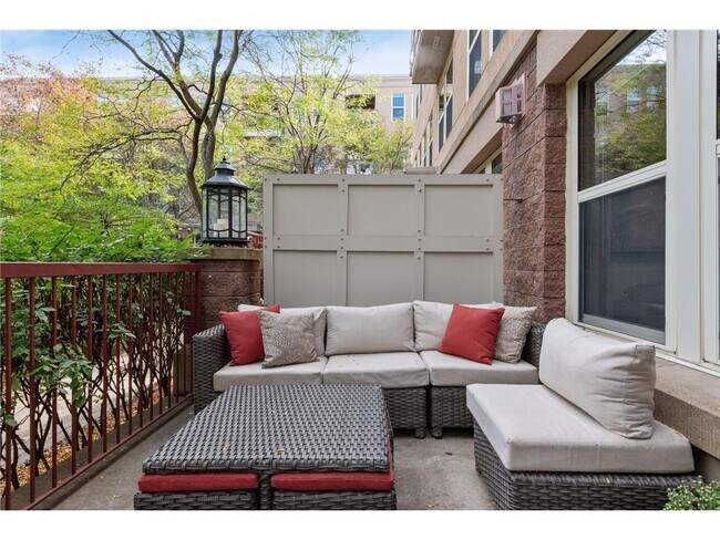 Building Photo - 680 N 2nd St