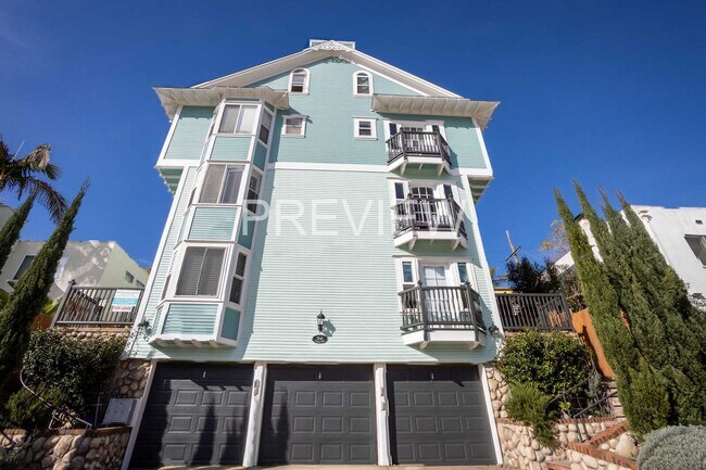 Building Photo - STUNNING TOWNHOME 2 BED 2.5 BATH 2 CAR GARAGE NORTH PARK/HILLCRES