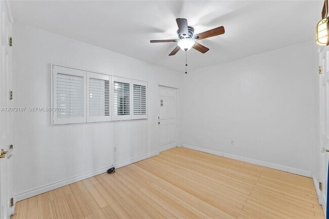 Building Photo - 2539 S Bayshore Dr