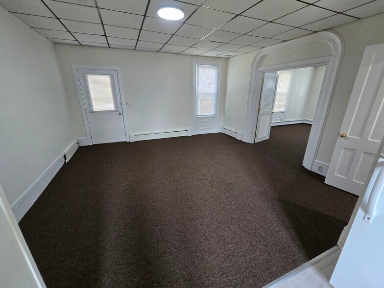 Building Photo - 200 E Williams St