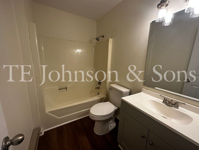 Building Photo - 1 Bedroom Near Easton Park! Water Included