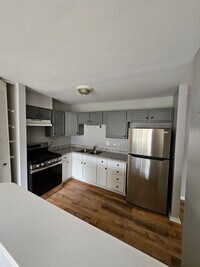 Building Photo - Remodeled 2 bed room 2 bathroom $1650