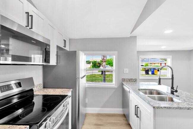 Building Photo - 1515 Sadlon Ave