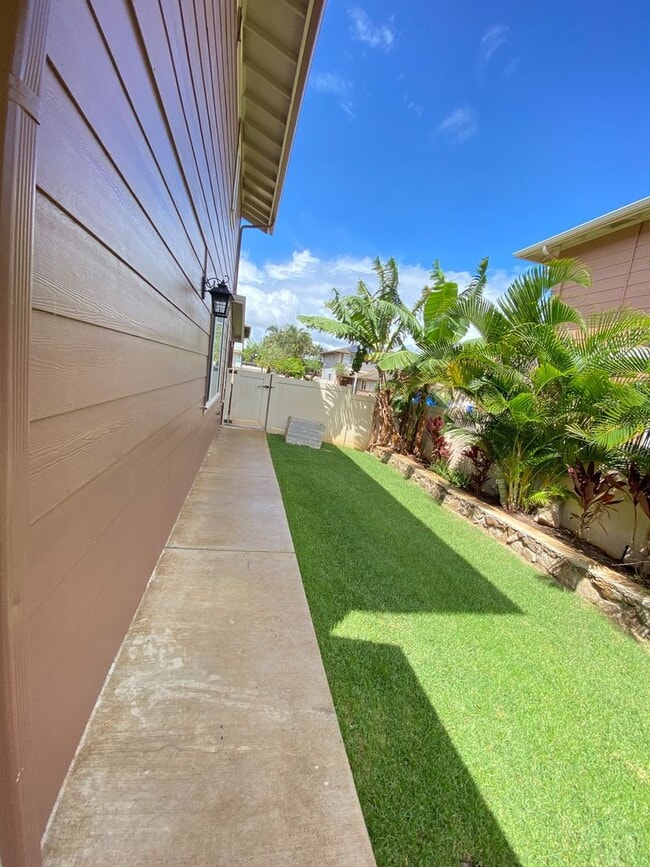 Building Photo - Wide Open Spaces – Renovated 5-Bedroom Hom...