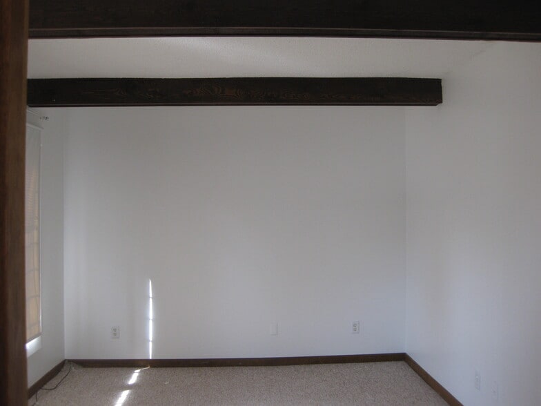 Living Room - 630 Walnut St