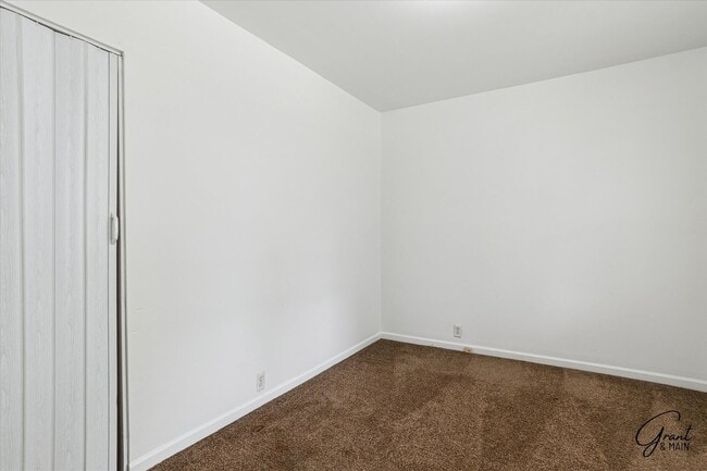 Building Photo - 3 bedroom bungalow $1250