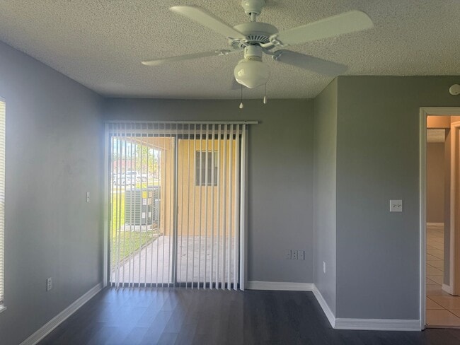 Building Photo - Spacious Duplex in Poinciana