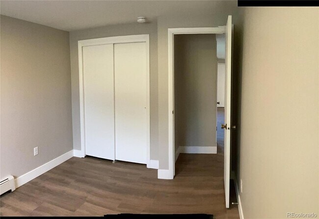 Building Photo - 633 Oak St