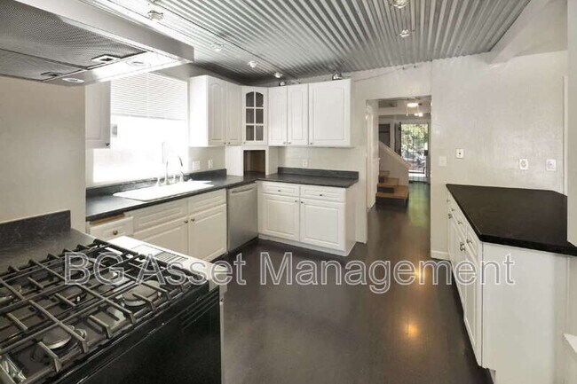 Building Photo - 2359 Prune St
