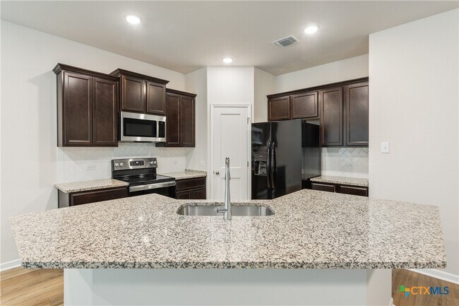 Building Photo - 2823 Fox River Dr