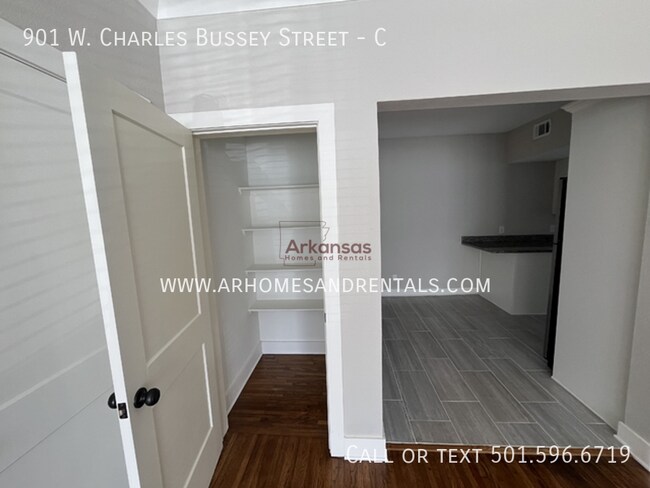 Building Photo - 901 W Charles Bussey Ave