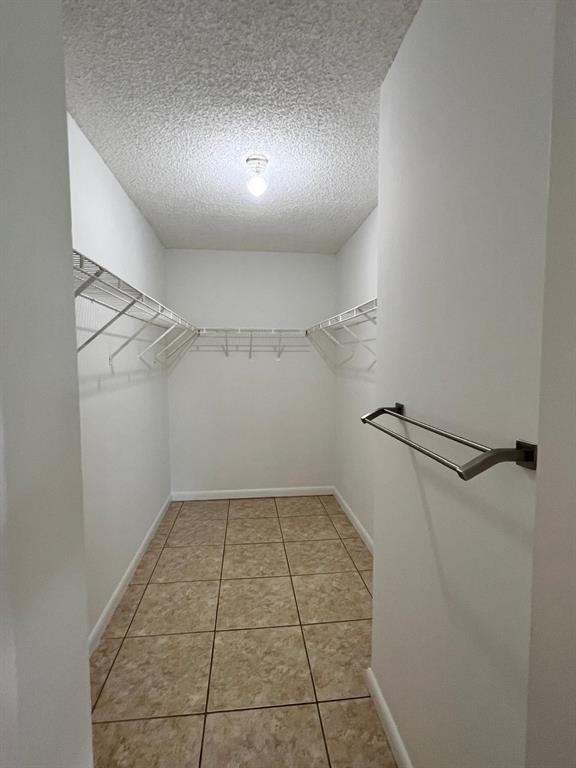 Building Photo - 351 Palm Way