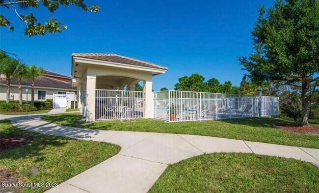 Building Photo - 812 Middleton Dr SW