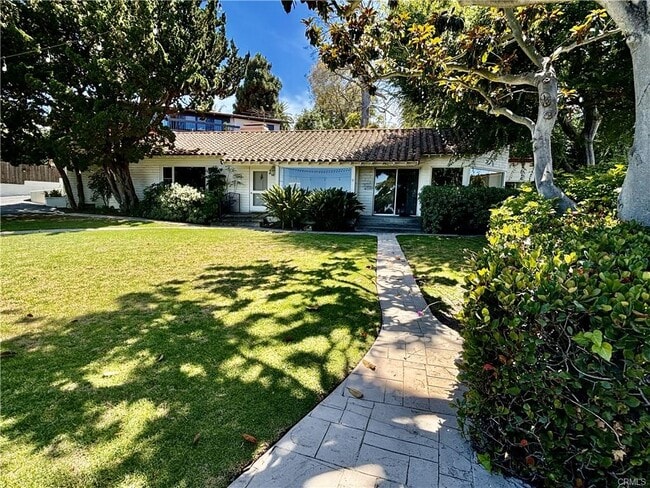 Primary Photo - 888 Vía Del Monte