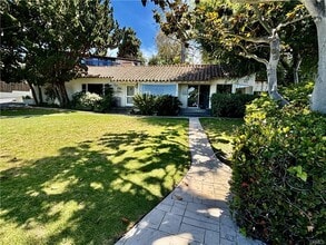 Building Photo - 888 Vía Del Monte