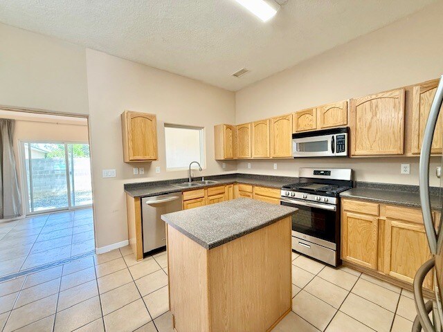 Building Photo - 450 Minturn Loop