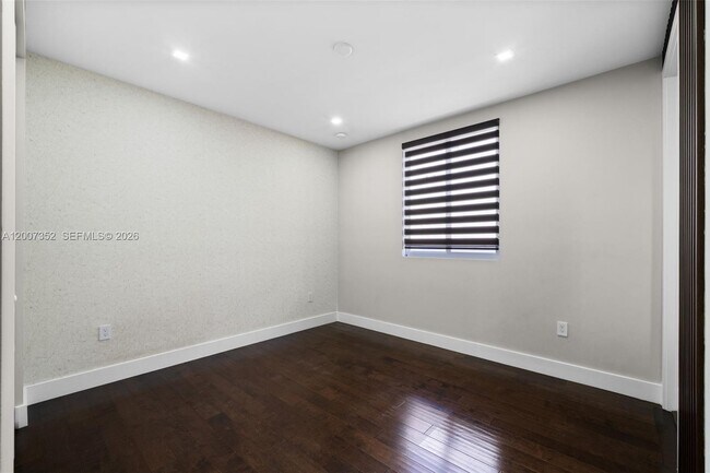 Building Photo - 7534 NW 98th Ave