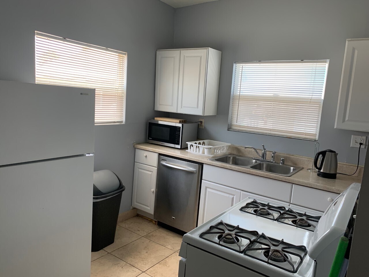 Kitchen - 1402 W Olympic Blvd