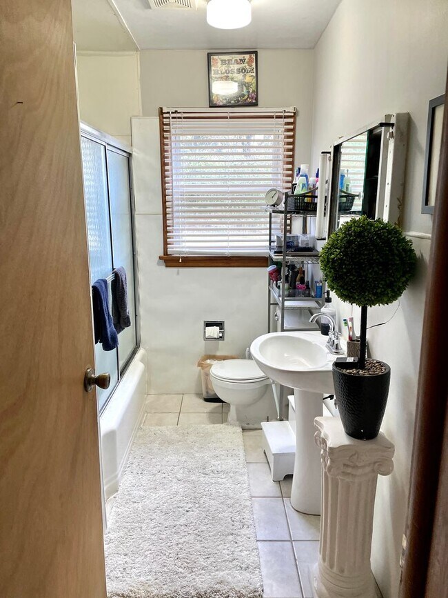 Building Photo - Will go fast! 3 BED house across from Memo...