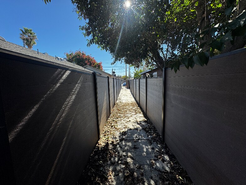 Building Photo - 276 E 2nd St